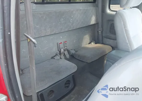 2002 Toyota Tacoma Base V6 из США, поврежденный, VIN 5TEWN72N52Z073039